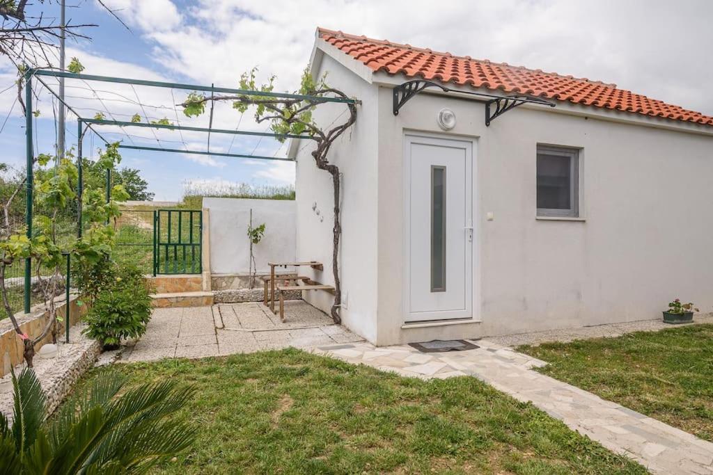 Lovely Bungalow With Parking,Garden And Bbq Kaštela Exterior foto